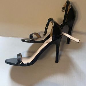 Charles Albert New York Women’s black heels